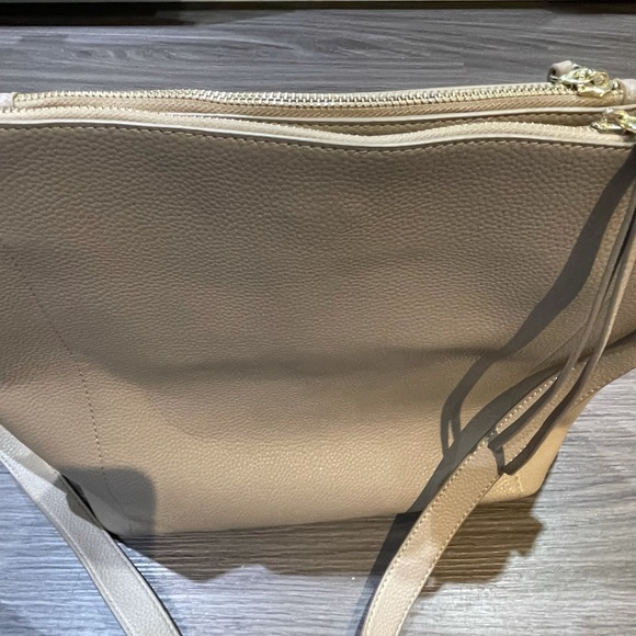 Nude Shoulder Bag Tote w Golden Zipper & Hardward - Picture 2 of 6